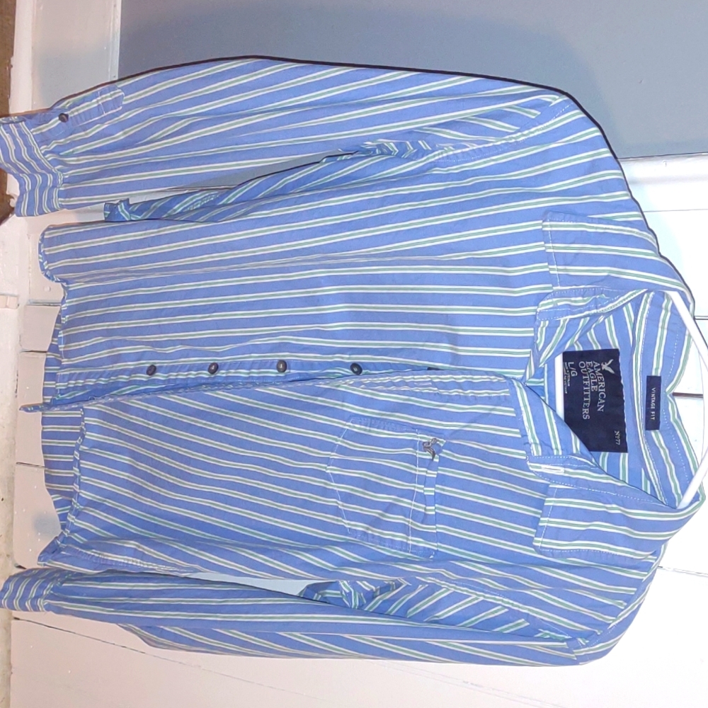 American eagle mens button up shirt. Size large vintage fit